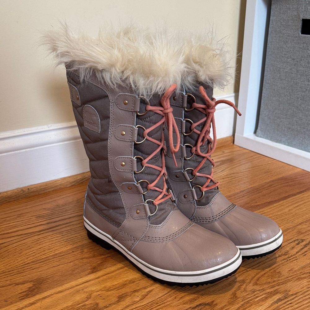 Sorel Gray and Tan Winter Boots with Faux Fur